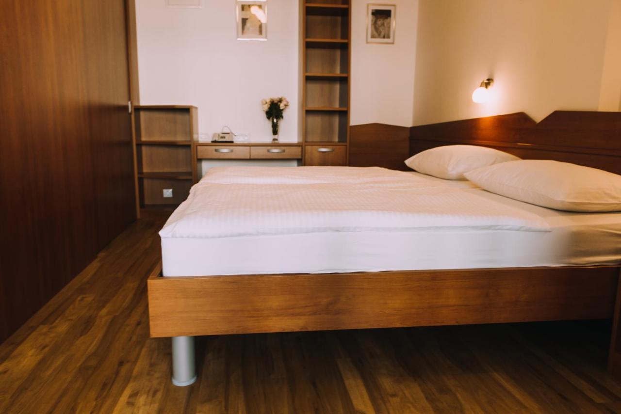 Hotel Bellevue كراني المظهر الخارجي الصورة